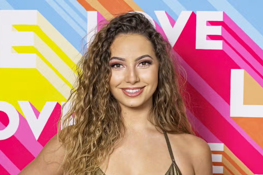 Former Love Island participants Eva Zapico
Image Source: Evening Standard